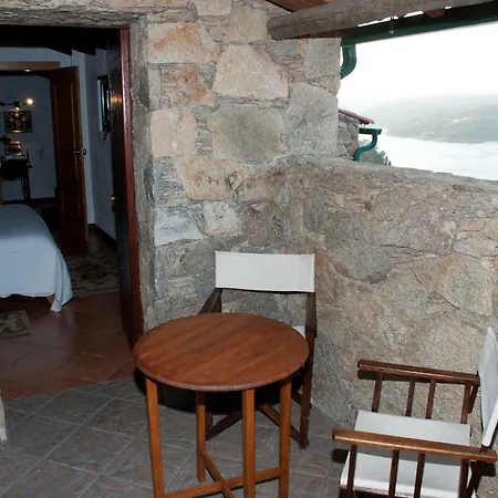 In Bed With Lisbon - Castelo De Bode Tomar